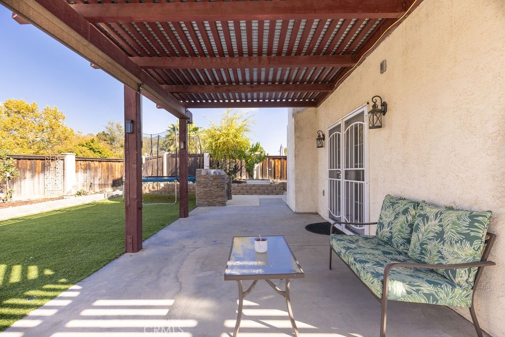 39779 Oak Cliff Drive Property Photo 3