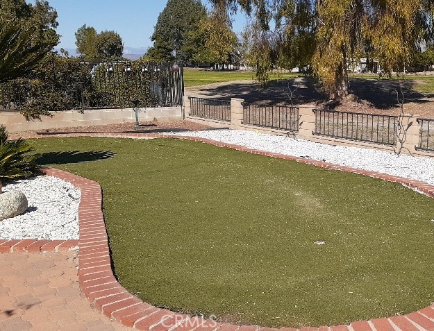 1484 Pepper Tree Drive Property Photo 3