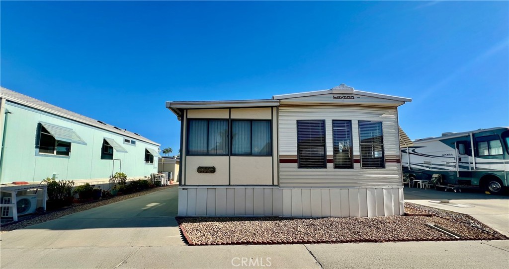 1417 Western Property Photo 1