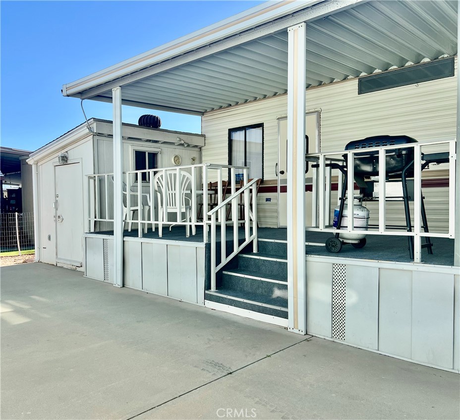 1417 Western Property Photo 2