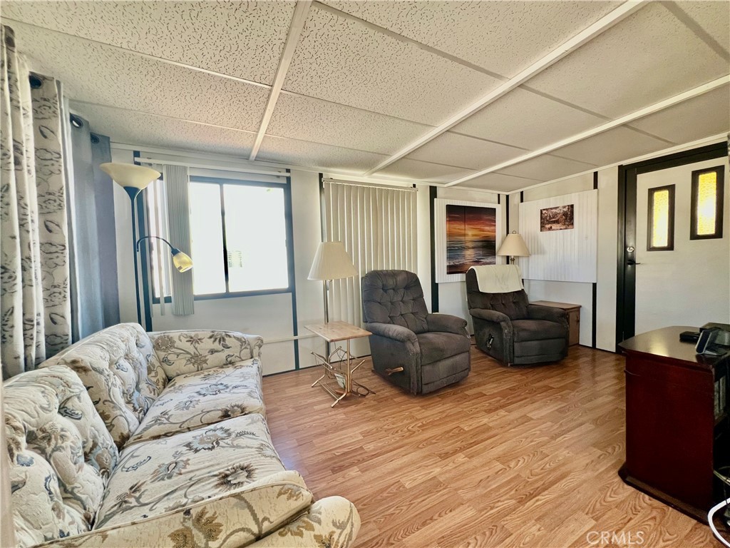1417 Western Property Photo 4