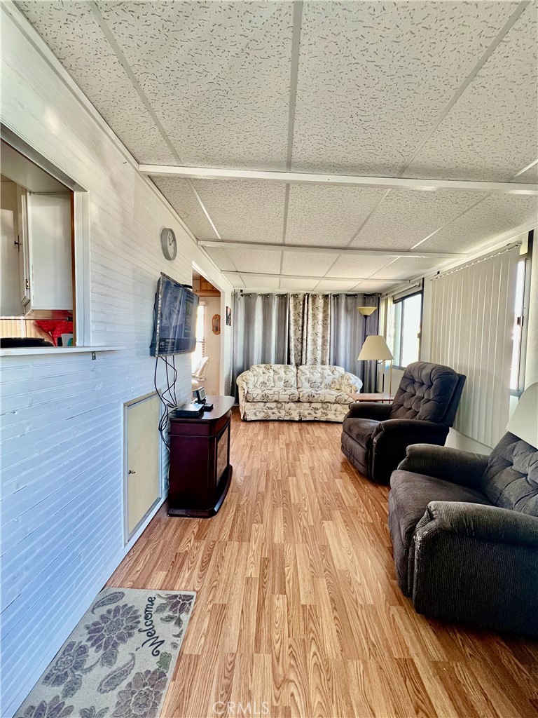 1417 Western Property Photo 5