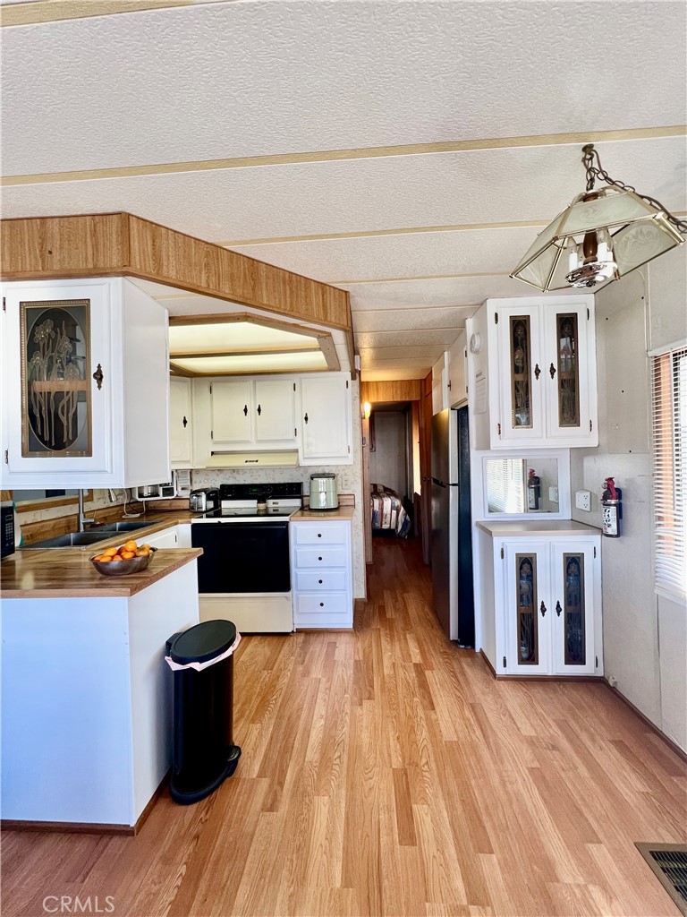 1417 Western Property Photo 8