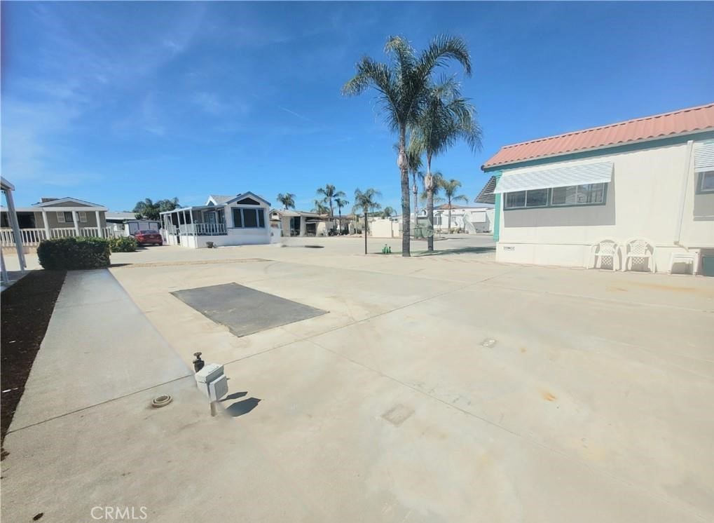 1295 S Cawston Avenue Property Photo 6