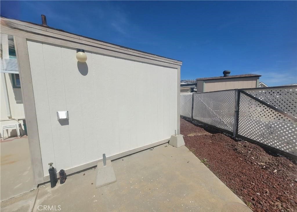 1295 S Cawston Avenue Property Photo 8
