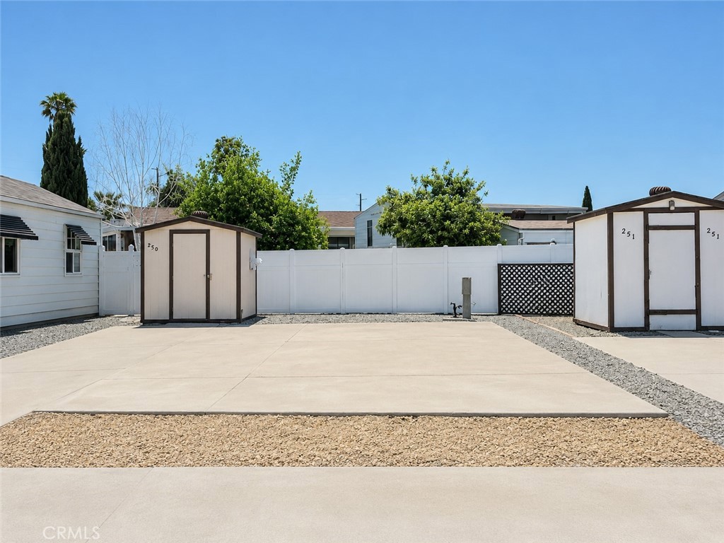 1295 S Cawston Avenue Property Photo 1
