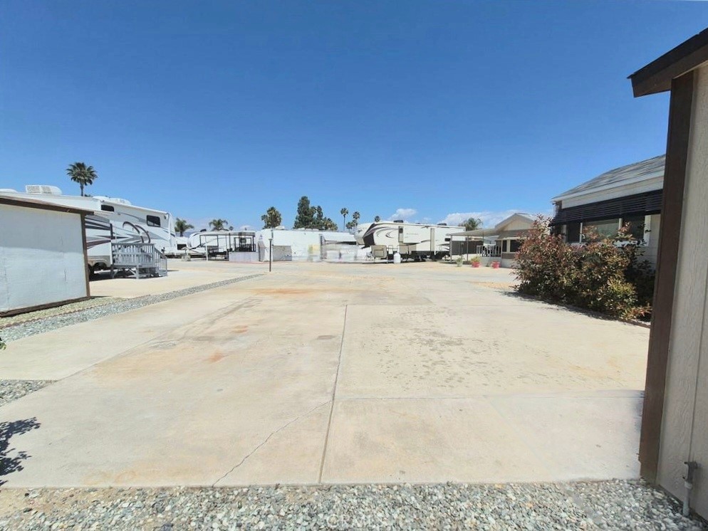 1295 S Cawston Avenue Property Photo 3