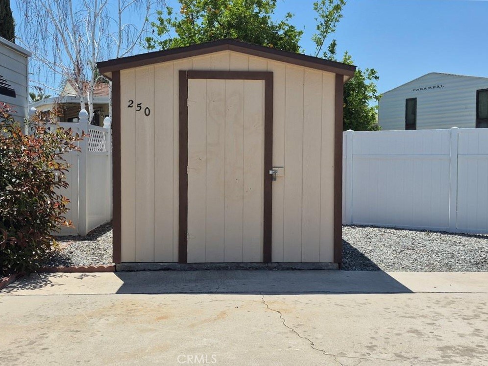 1295 S Cawston Avenue Property Photo 4