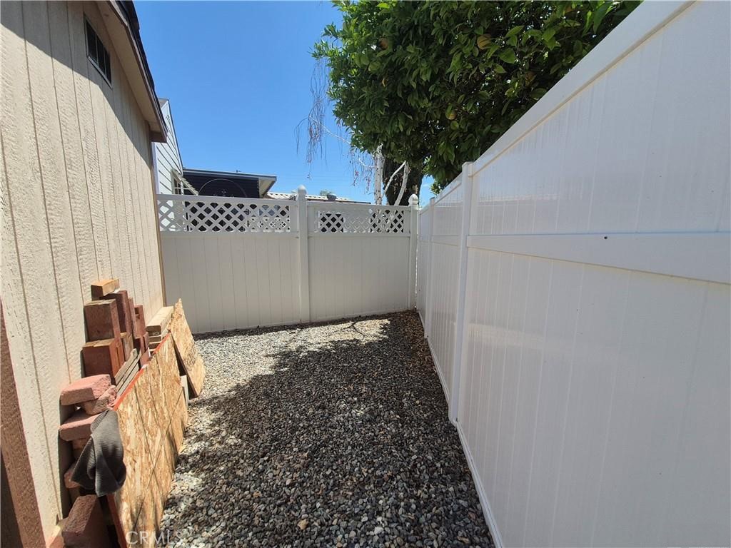 1295 S Cawston Avenue Property Photo 5