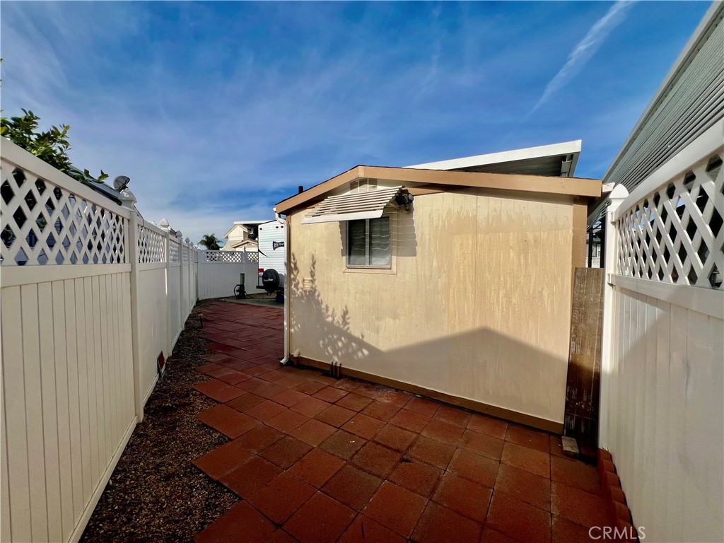 1295 S Cawston Avenue Property Photo 22