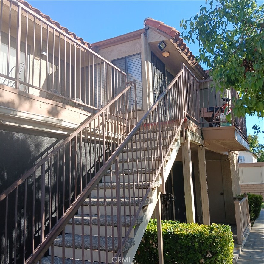 2433 West Acacia Avenue Property Photo 1