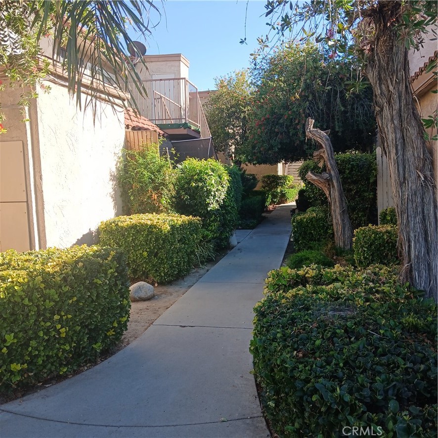 2433 West Acacia Avenue Property Photo 2