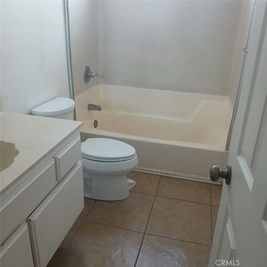2433 West Acacia Avenue Property Photo 4