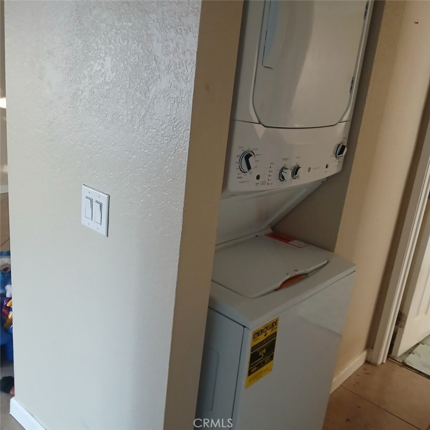 2433 West Acacia Avenue Property Photo 8