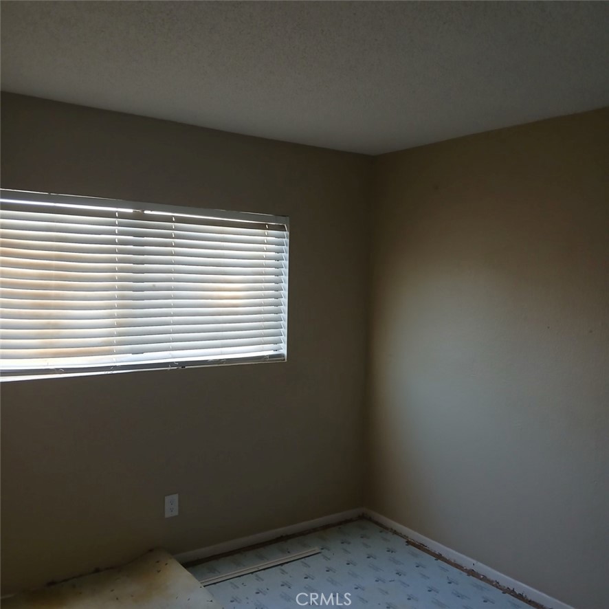 2433 West Acacia Avenue Property Photo 10