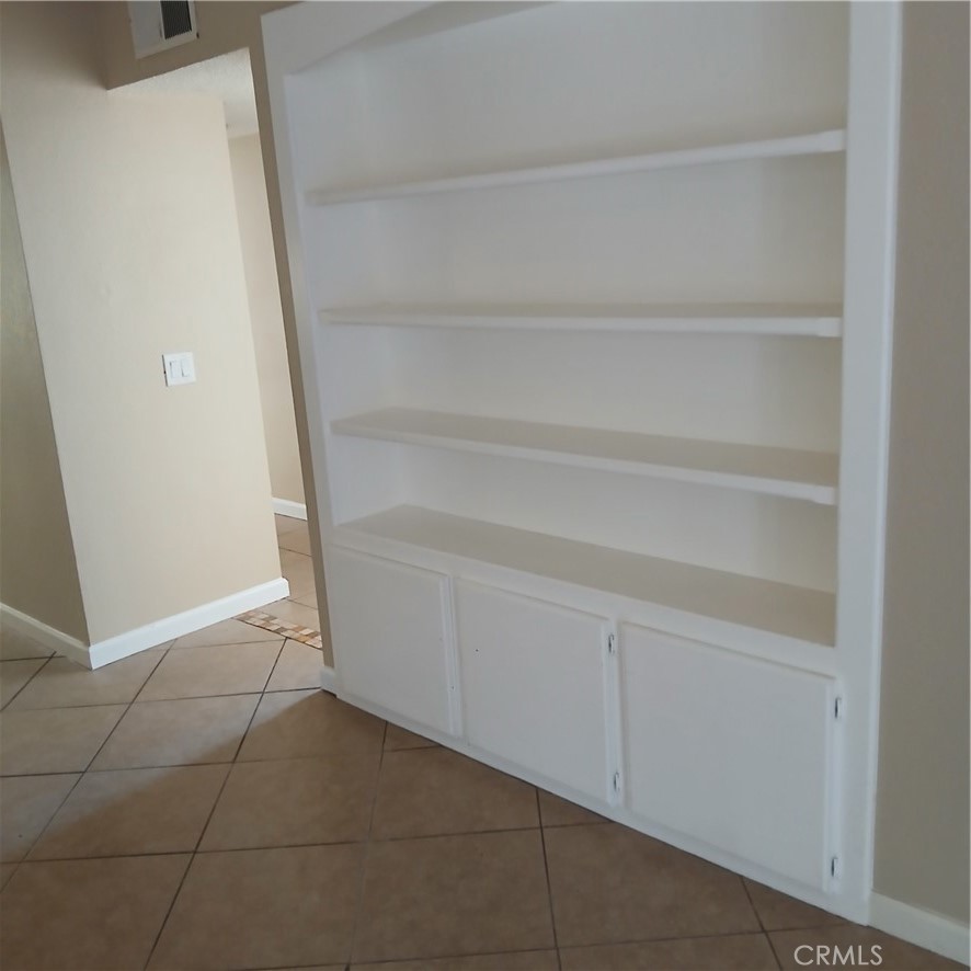 2433 West Acacia Avenue Property Photo 13