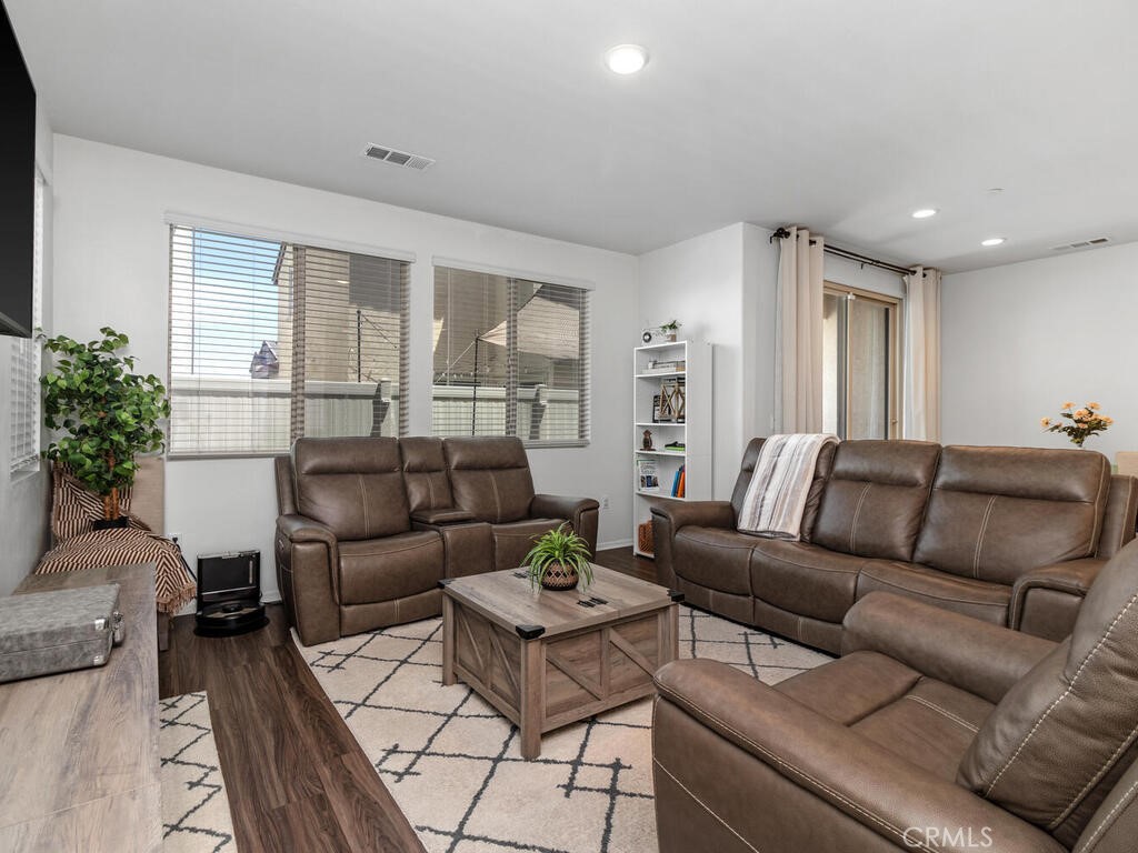 29425 Bovenzi Way Property Photo 5