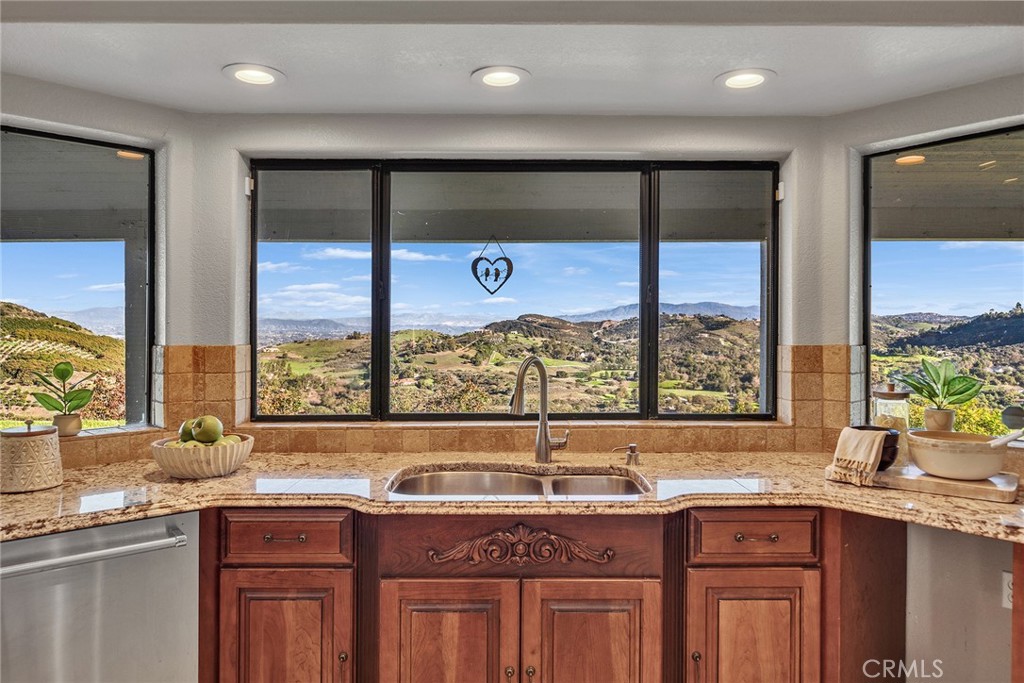 42253 Via Nortada Property Photo 3