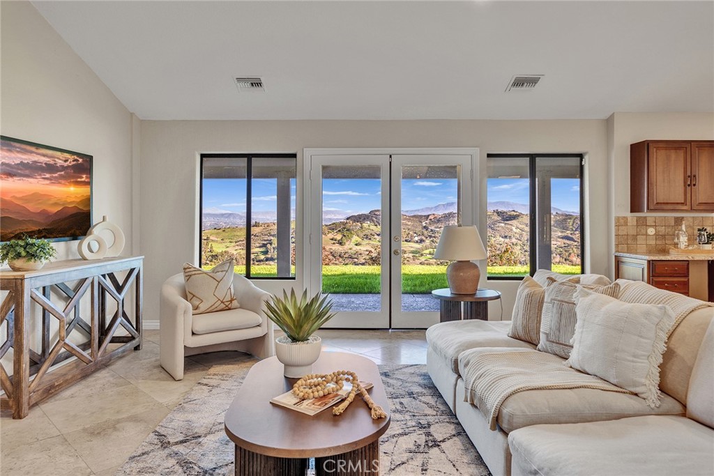 42253 Via Nortada Property Photo 6