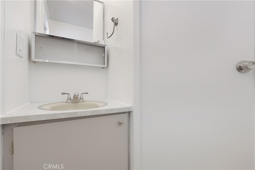 725 W Thornton 41 Property Photo 10