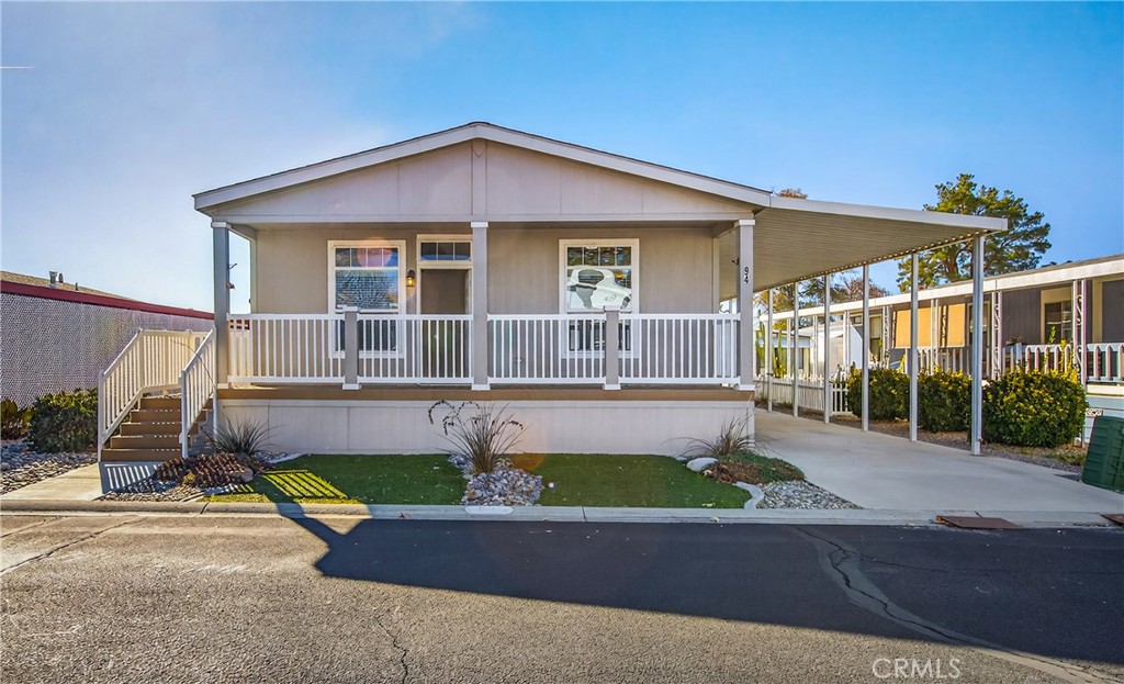 1300 W Menlo Avenue 94 Property Photo 1