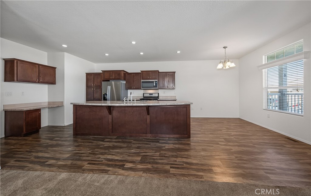 1300 W Menlo Avenue 94 Property Photo 6