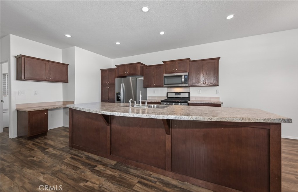 1300 W Menlo Avenue 94 Property Photo 8