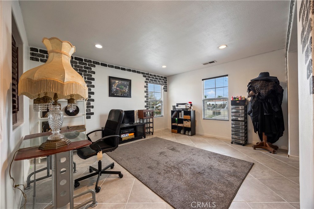 28675 Suffolk Downs Property Photo 19