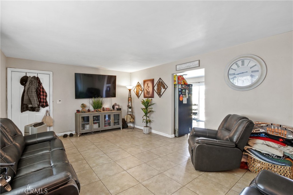 563 W Main Property Photo 4