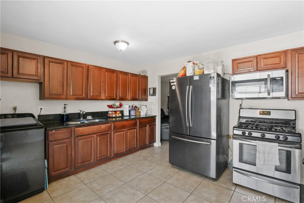 563 W Main Property Photo 5