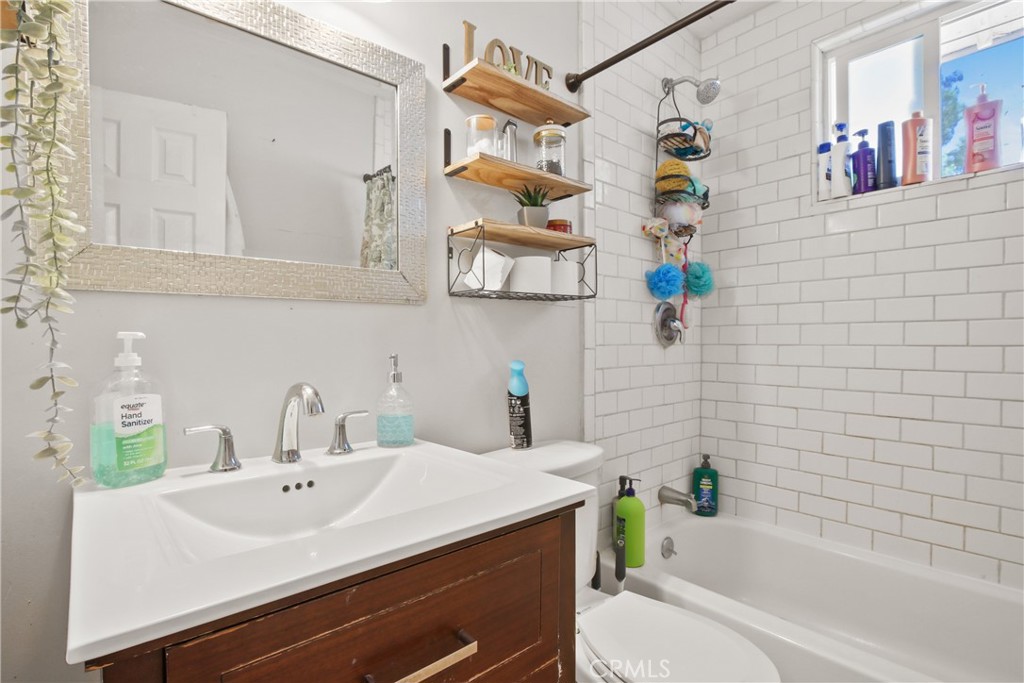 563 W Main Property Photo 7