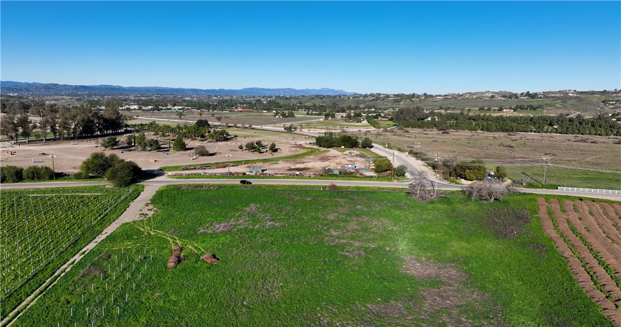 38100 Pauba Rd Property Photo 6