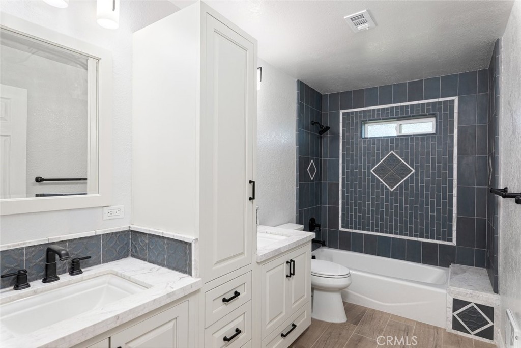 24000 Crab Hollow Property Photo 21