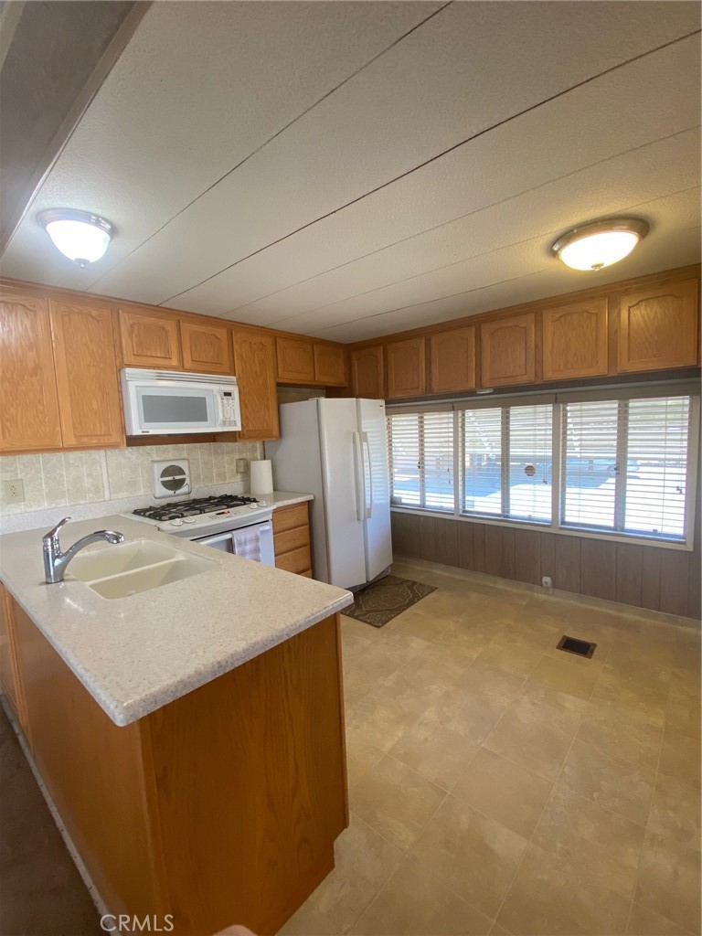 21705 John Street Property Photo 12