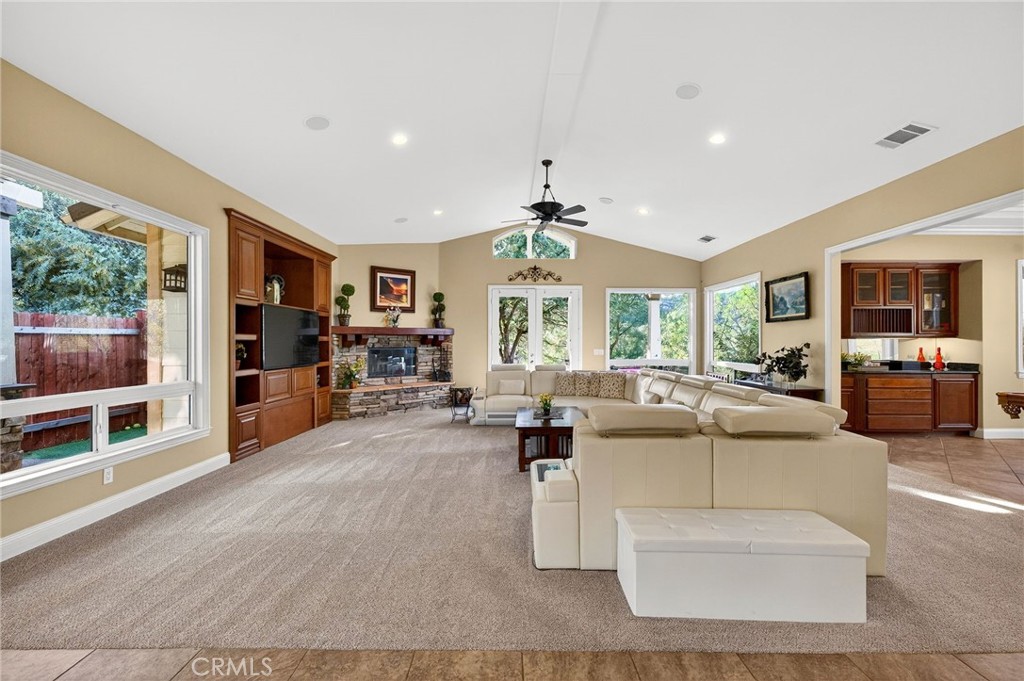41275 Hacienda Drive Property Photo 6
