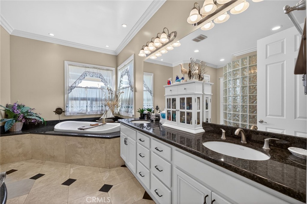 41275 Hacienda Drive Property Photo 10