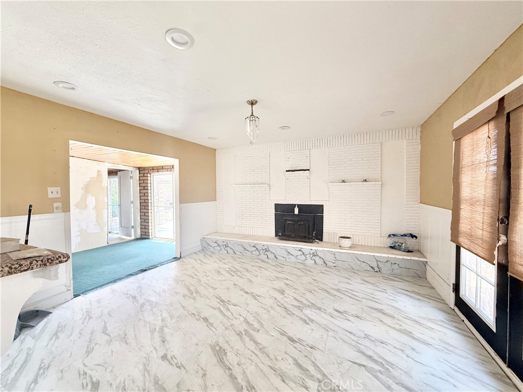 135 S Broadway Street Property Photo 11