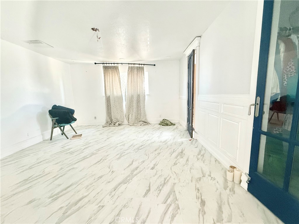 135 S Broadway Street Property Photo 13