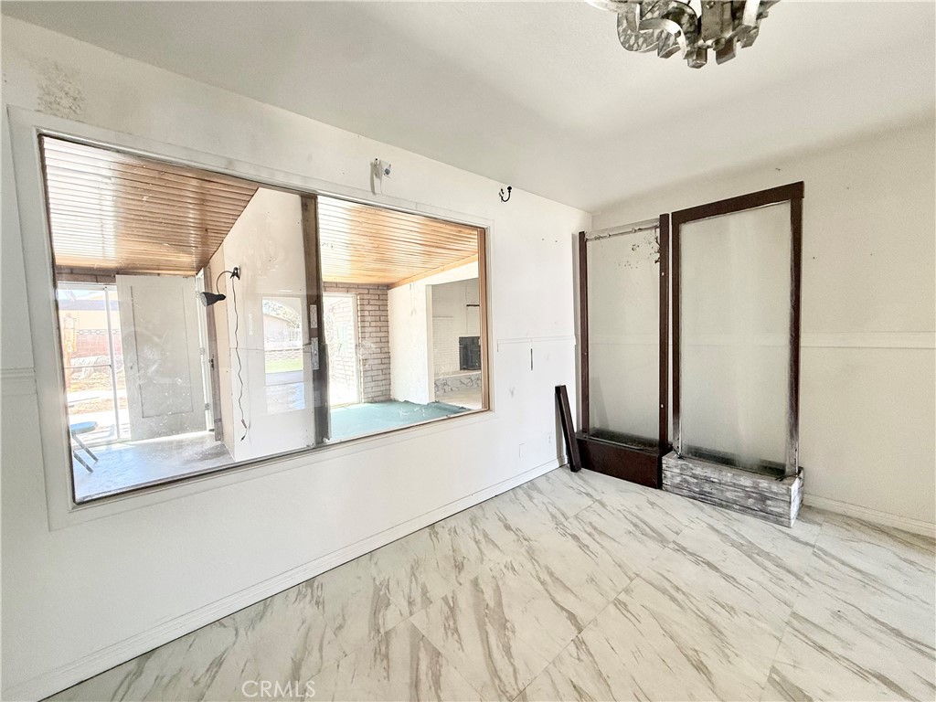 135 S Broadway Street Property Photo 15