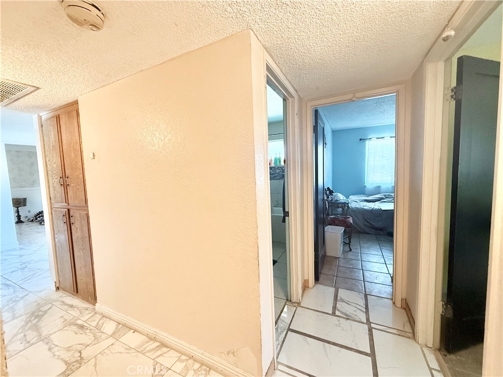 135 S Broadway Street Property Photo 20