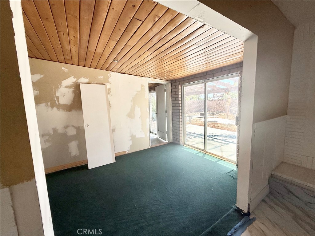 135 S Broadway Street Property Photo 28
