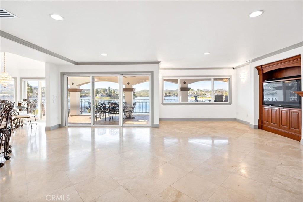 22250 Village Way Property Photo 6