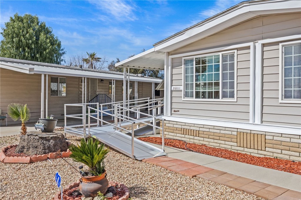 26011 Kentia Palm Dr Property Photo 3