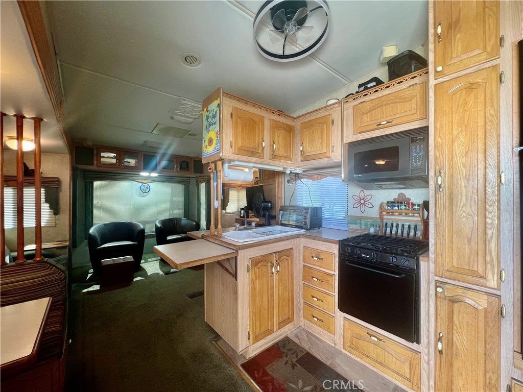 1295 S Cawston Avenue Property Photo 5