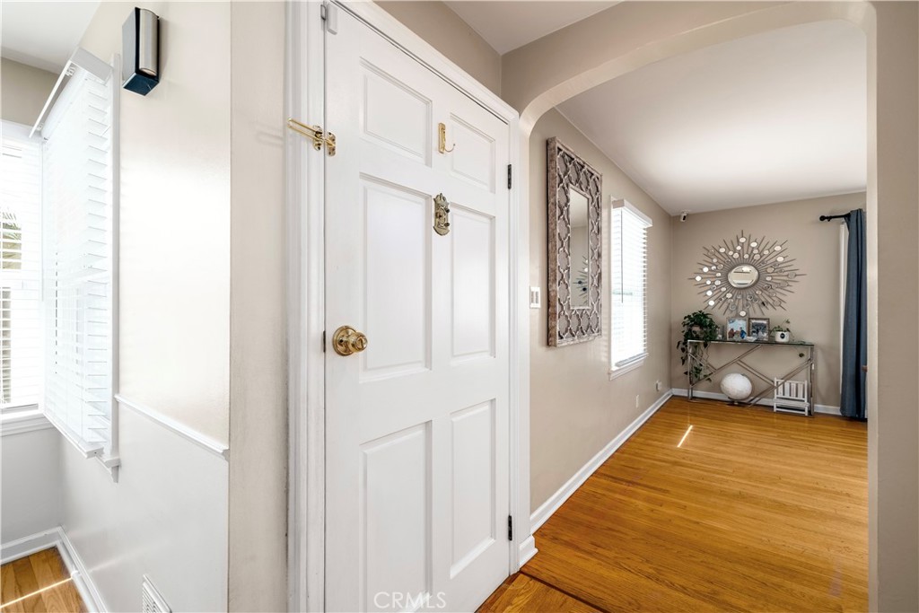 5922 N Vista Property Photo 2