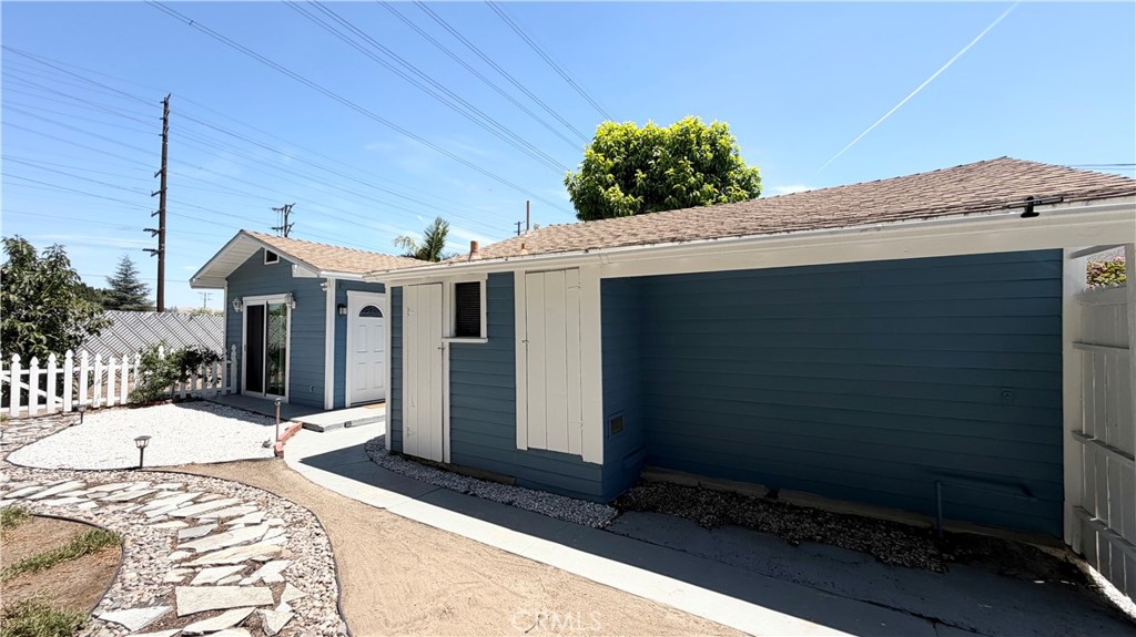 5922 N Vista Property Photo 17