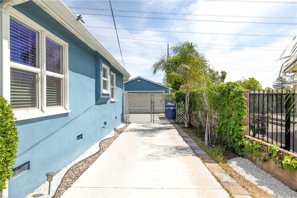 5922 N Vista Property Photo 18