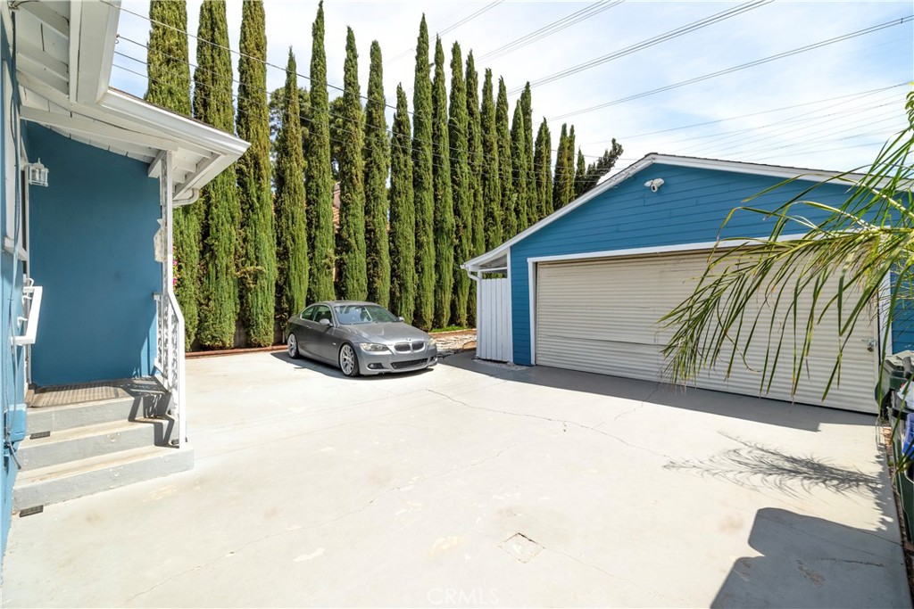5922 N Vista Property Photo 19