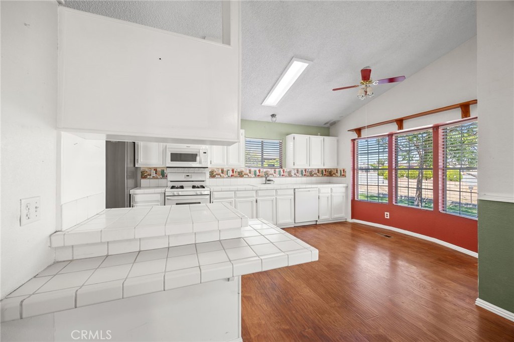 2892 Peach Tree Property Photo 15