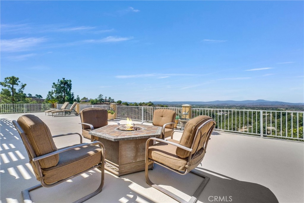 38525 Via De Oro Property Photo 3
